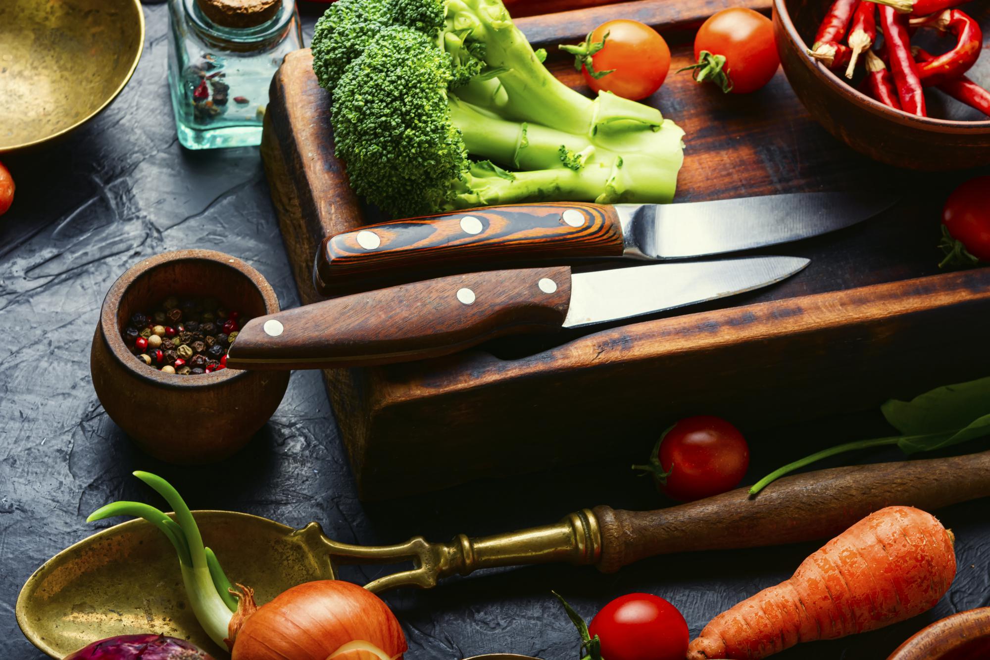 Workshop station with knives and ingredients